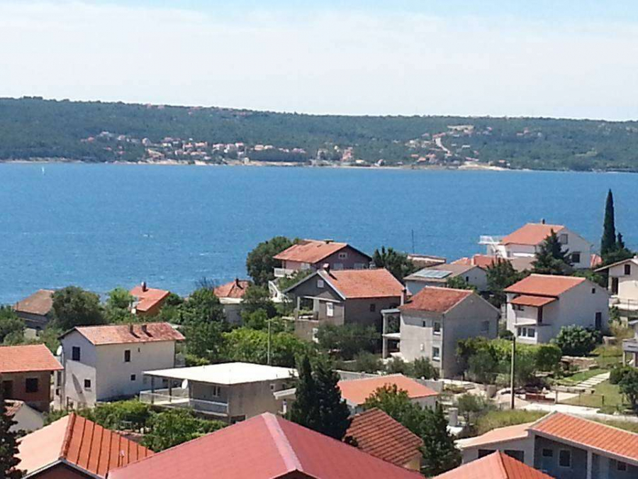 Neuwertiges Ferienhaus mit 4 Apartments/Wohnungen - 30 km zum Airport Zadar - 250m zum Strand - Ausblick