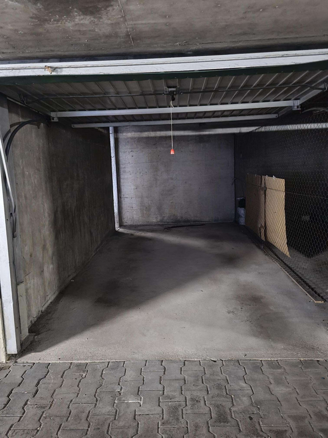 Stufenlos erreichbare 3,5-Zimmer-Erdgeschoss-Wohnung mit Balkon und Garage in Maichingen - Garage